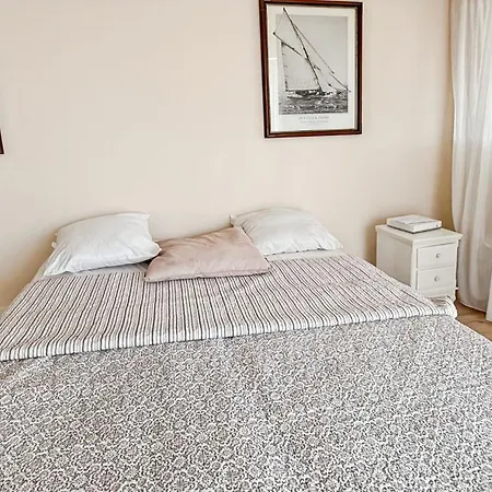 Comfortable And Fully Equiped Two Bedroom Apartment Cannes