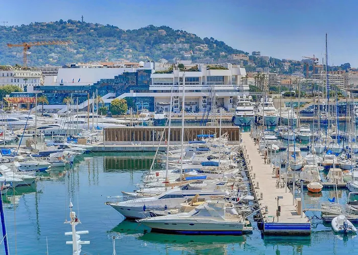 شقة Comfortable And Fully Equiped Two Bedroom *