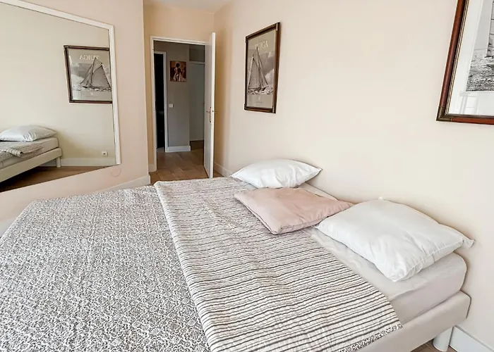 Comfortable And Fully Equiped Two Bedroom Cannes