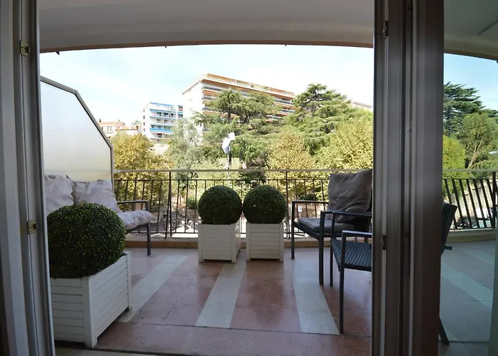 Comfortable And Fully Equiped Two Bedroom Cannes