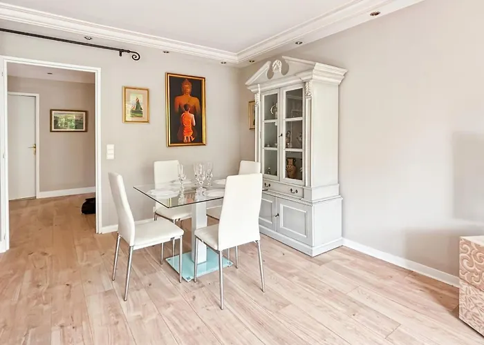 Comfortable And Fully Equiped Two Bedroom Lägenhet