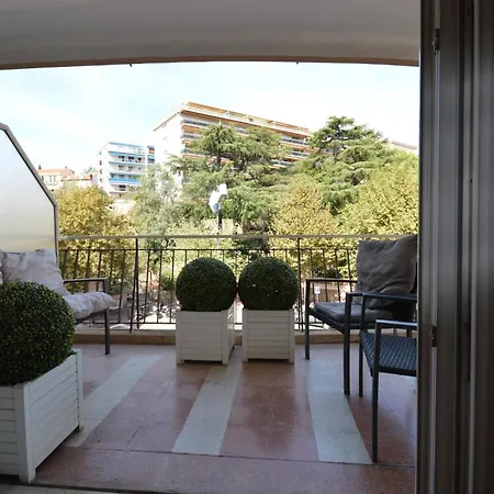 Comfortable And Fully Equiped Two Bedroom Cannes